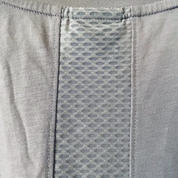 New Balance M Taupe Mesh Insert T-shirt - Picture 6 of 8